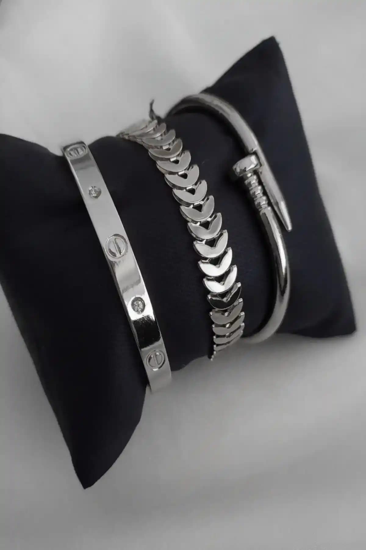 X-Lady Accessories Kadın Kaplama Taşlı Kelepçe Modern ve Dayanıklı Takı Koleksiyonu