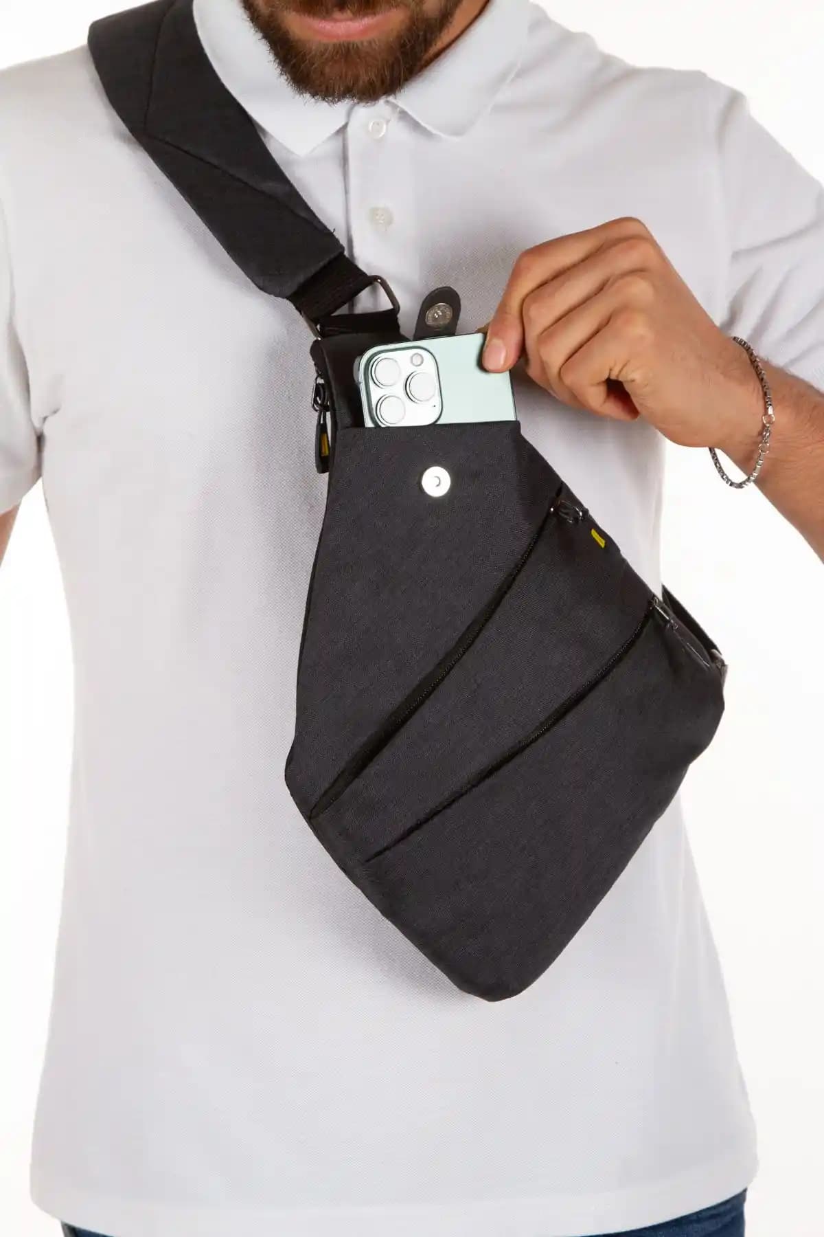 Yeni Nesil Erkek Siyah Çanta: Şık ve Fonksiyonel Günlük Kullanım Ürünü