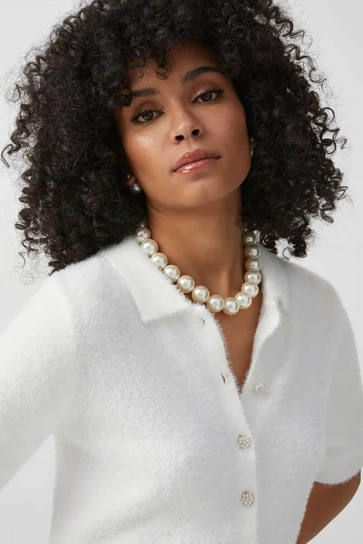 Yeni Obsessions Büyük Incili Kolye: Zarif ve Benzersiz Tasarımıyla Şıklık Sunar