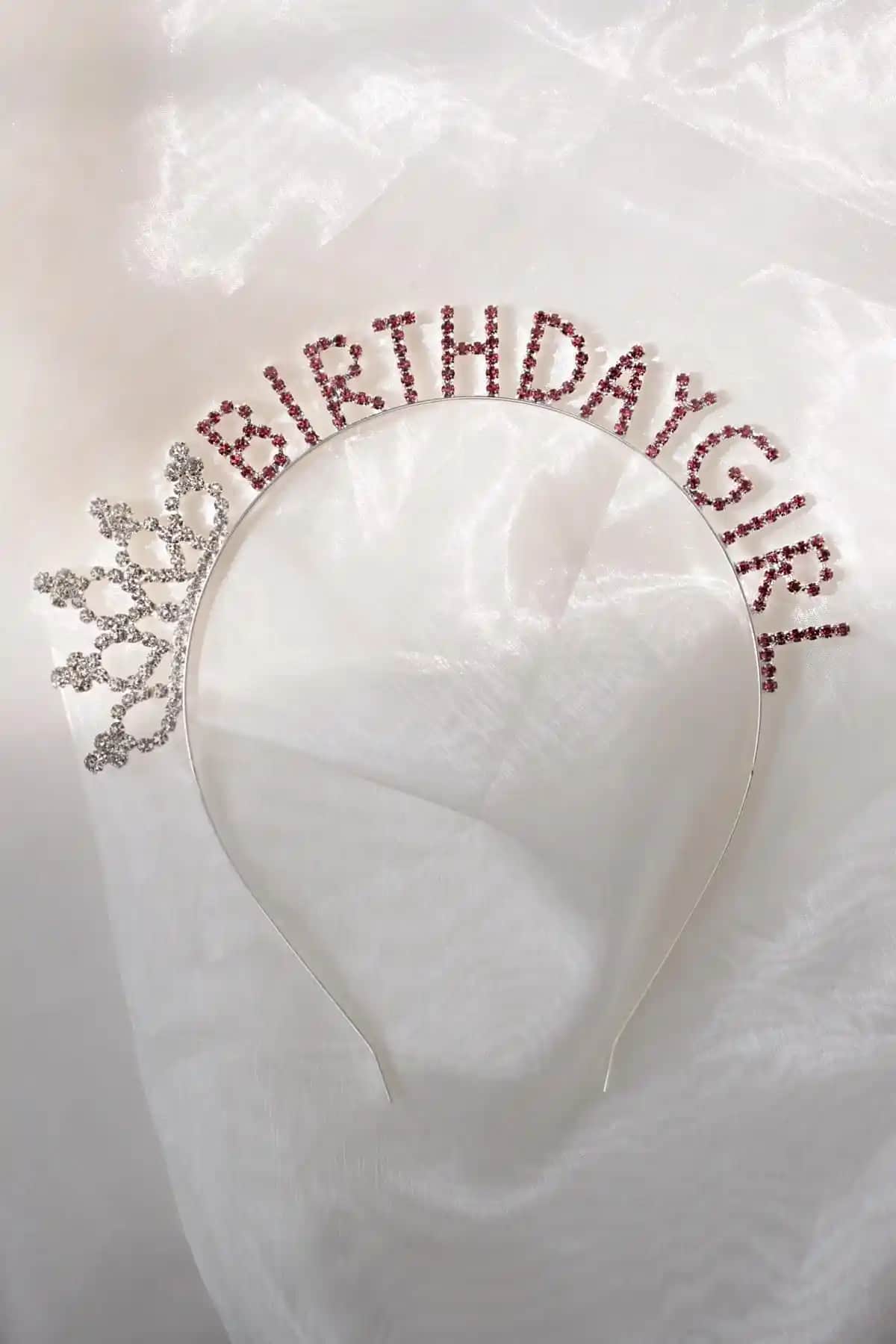 Yeni Obsessions Pembe Taşlı Doğum Günü Tacı: Renkli ve Şık Kutlama Aksesuarı