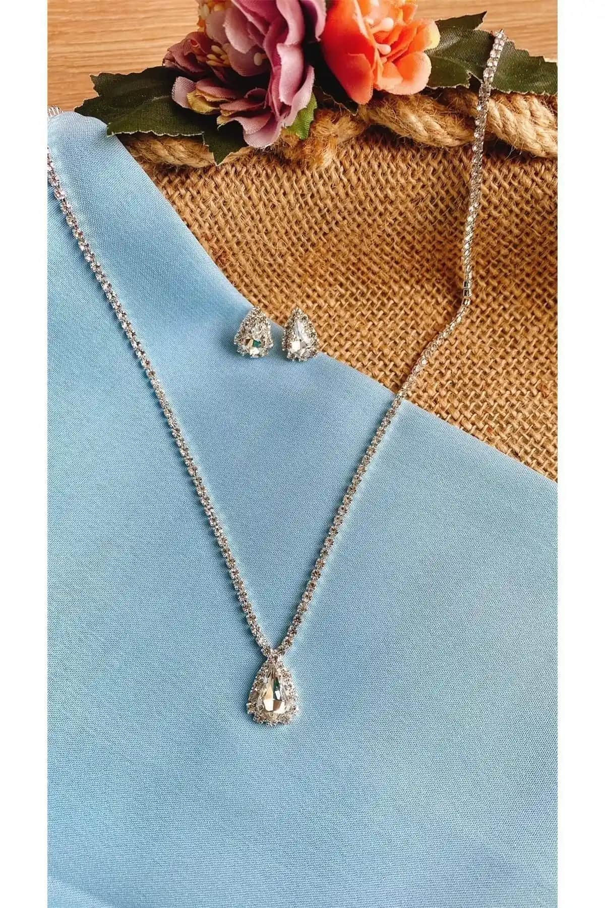 Yeşim Aksesuar Su Yolu Gelin Takı Seti Zarif ve Parlak Tasarımıyla Öne Çıkar