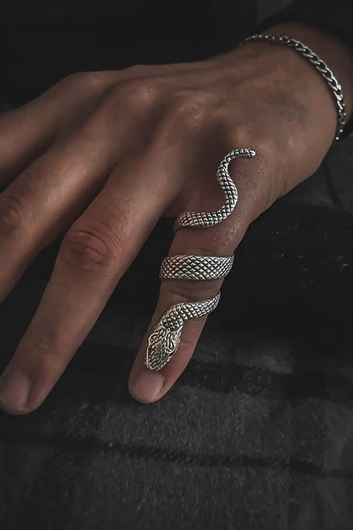 Yılan Figürlü Ayarlanabilir Gümsü Kaplama Yüzük - Modern ve Trend Tasarım