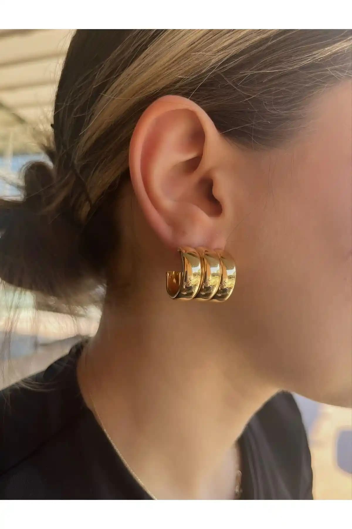 Yıldız Accessory Vizyonova Çelik Üç Bombeli Gold Kadın Küpe İnce Tasarım ve Dayanıklılık