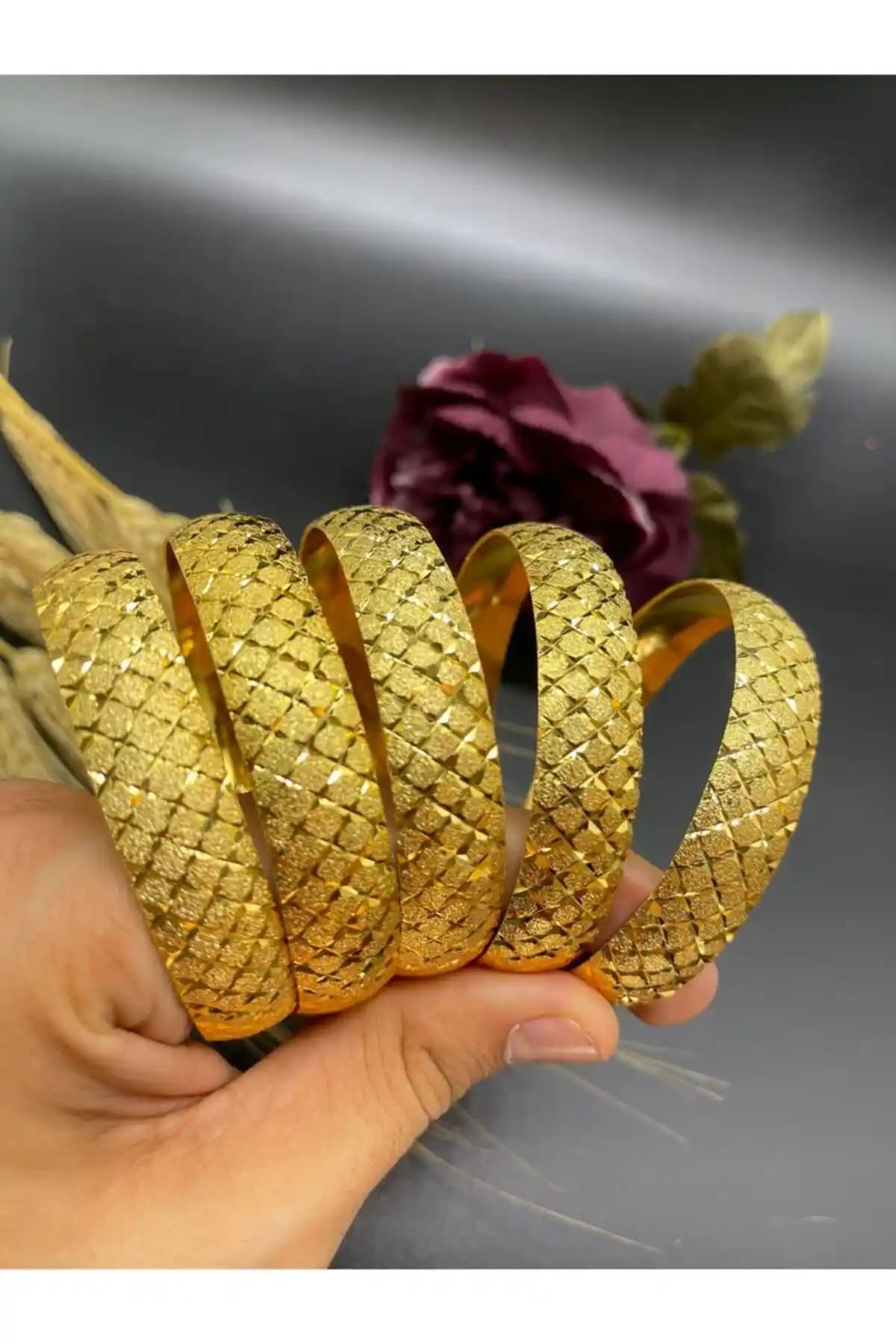 Yılz Gold 22 Ayar Altın Kaplama Baklava Desenli 5'li Bilezik Seti Şıklık ve Dayanıklılık