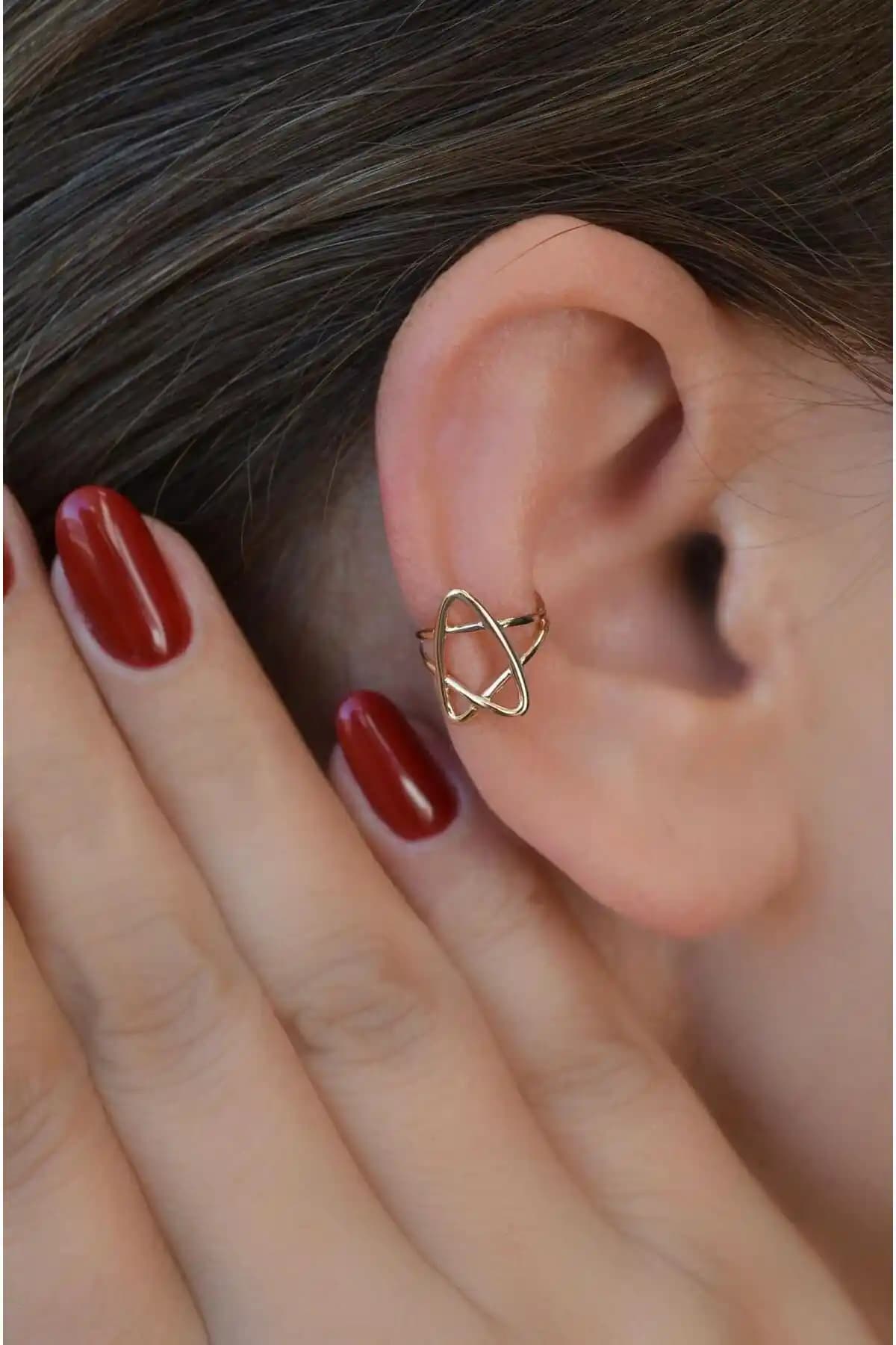 Yılz Şekilli Sıkıştırmalı Kıkırdak Küpe - Zarif ve Dayanıklı Modern Aksesuar