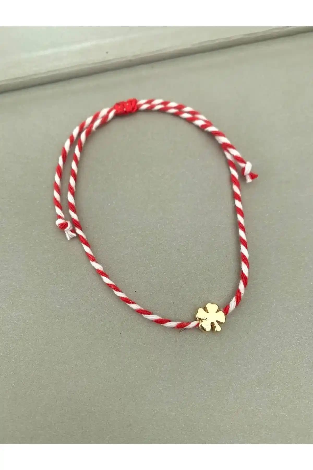 Yonca Bileklik: Doğal Taş ve Kırmızı Renk ile Şık ve Enerjik Takı Seçeneği