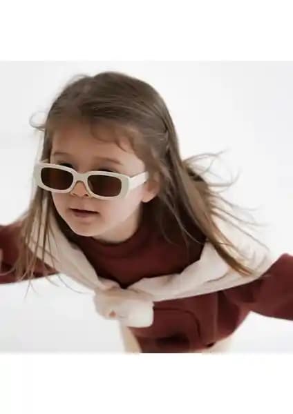 Çocuklar İçin UV 400 Korumalı Dikdörtgen Beyaz Güneş Gözlüğü Modern ve Güvenilir Tasarım
