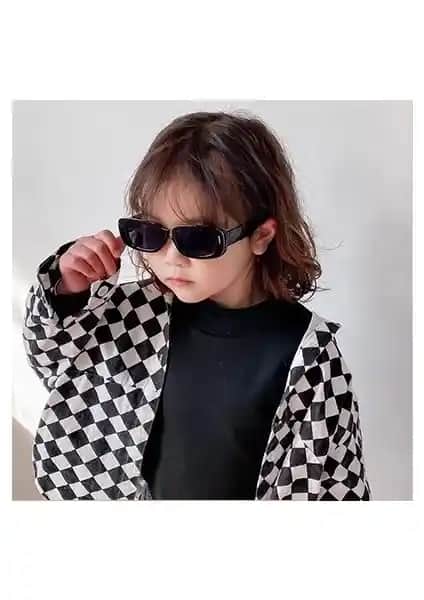 Çocuklar İçin UV 400 Korumalı Dikdörtgen Parlak Güneş Gözlüğü İle Şık ve Güvenli Güneş Koruması