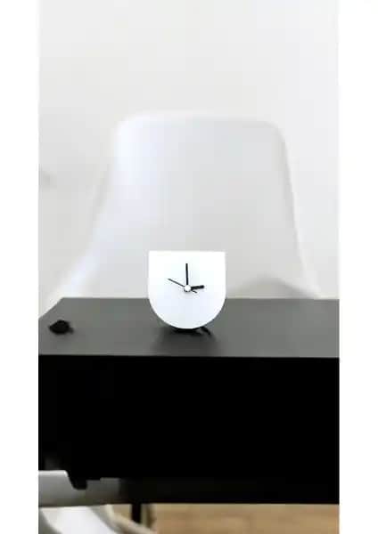 Decoramo Home Modern Metal Masa Saati Şıklık ve Dayanıklılığı Bir Arada Sunar