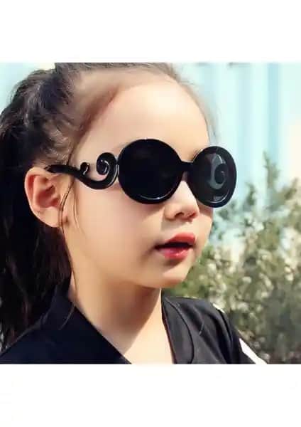 Kinary Kız Çocuğu Güneş Gözlüğü: Göz Sağlığını Koruyan Şık ve Güvenilir Tasarım