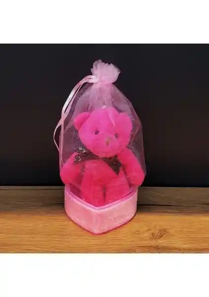 Pembe Hediyelik Kese İçinde Sevimli Ayıcık ile Anlamlı Hediye Seçenekleri