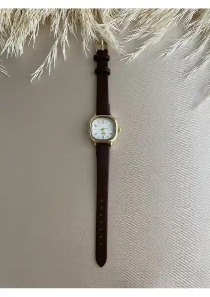 Quartz Retro Minimal Vintage Deri Kordon Kadın Kol Saati: Şıklık ve Fonksiyonellik Bir Arada