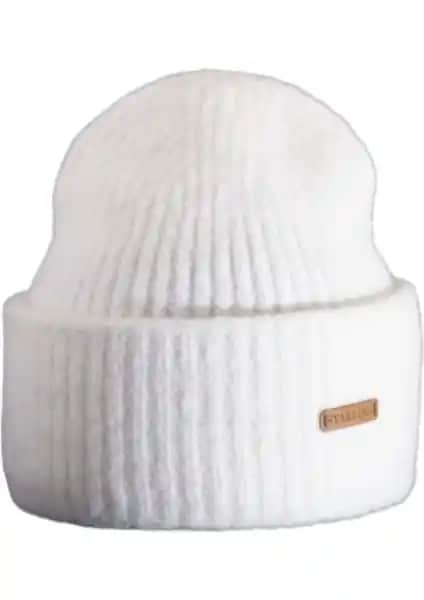 Starling Frankie Beyaz Kadın Bere: Şıklık ve İşlevselliği Bir Arada Sunan Kış Aksesuarı