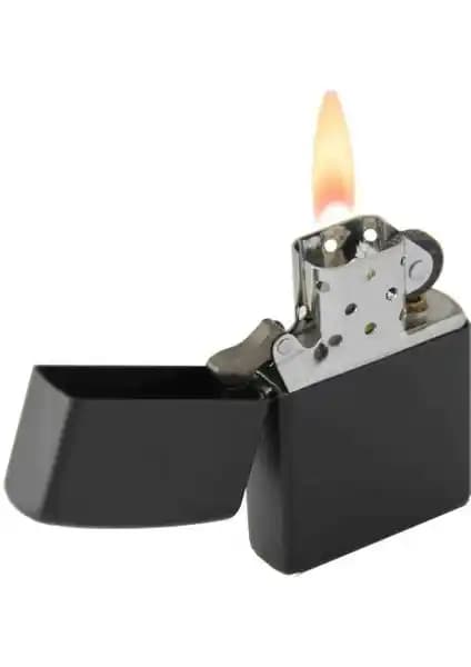 Zippo Benzinli Çakmak: Dayanıklı ve Rüzgar Geçirmez Tasarımıyla Güvenilir Kullanım