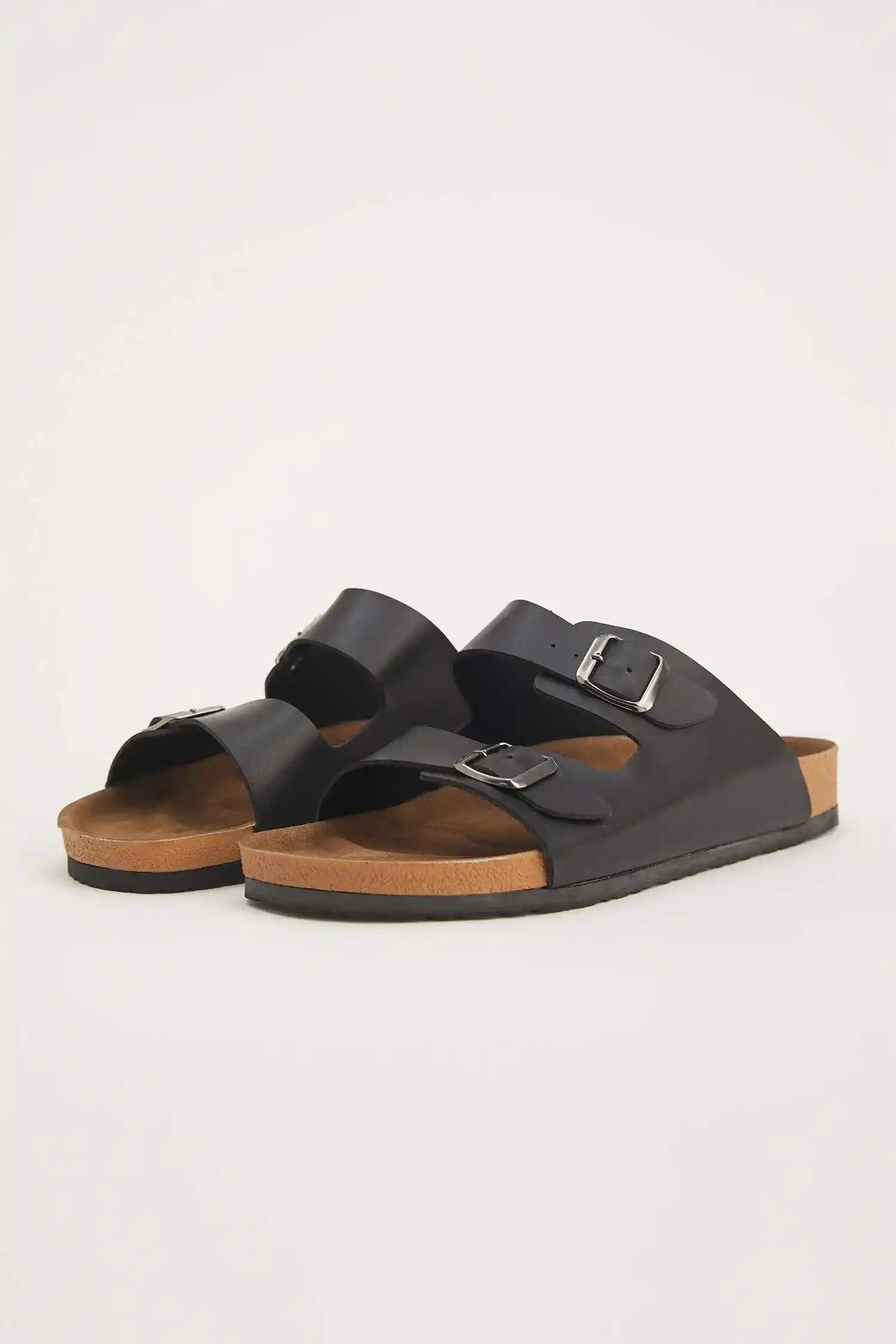 DeFacto Çift Bantlı Terlikler: Akdeniz Esintili Rahatlık ve Şıklık 2024