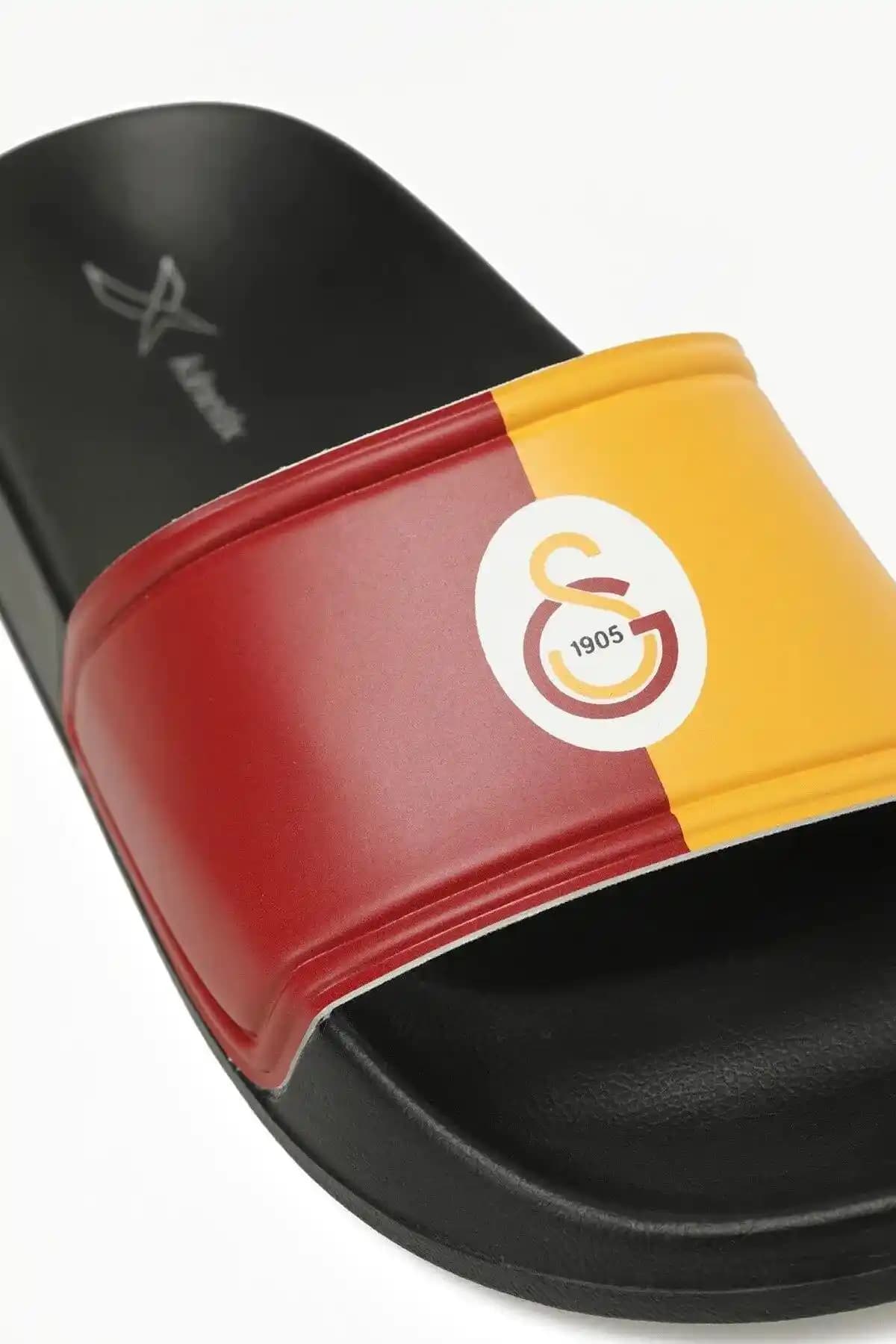 Galatasaray Terlik Modelleri: Kaliteli, Konforlu ve Çeşitli Seçeneklerle Taraftar Terlikleri