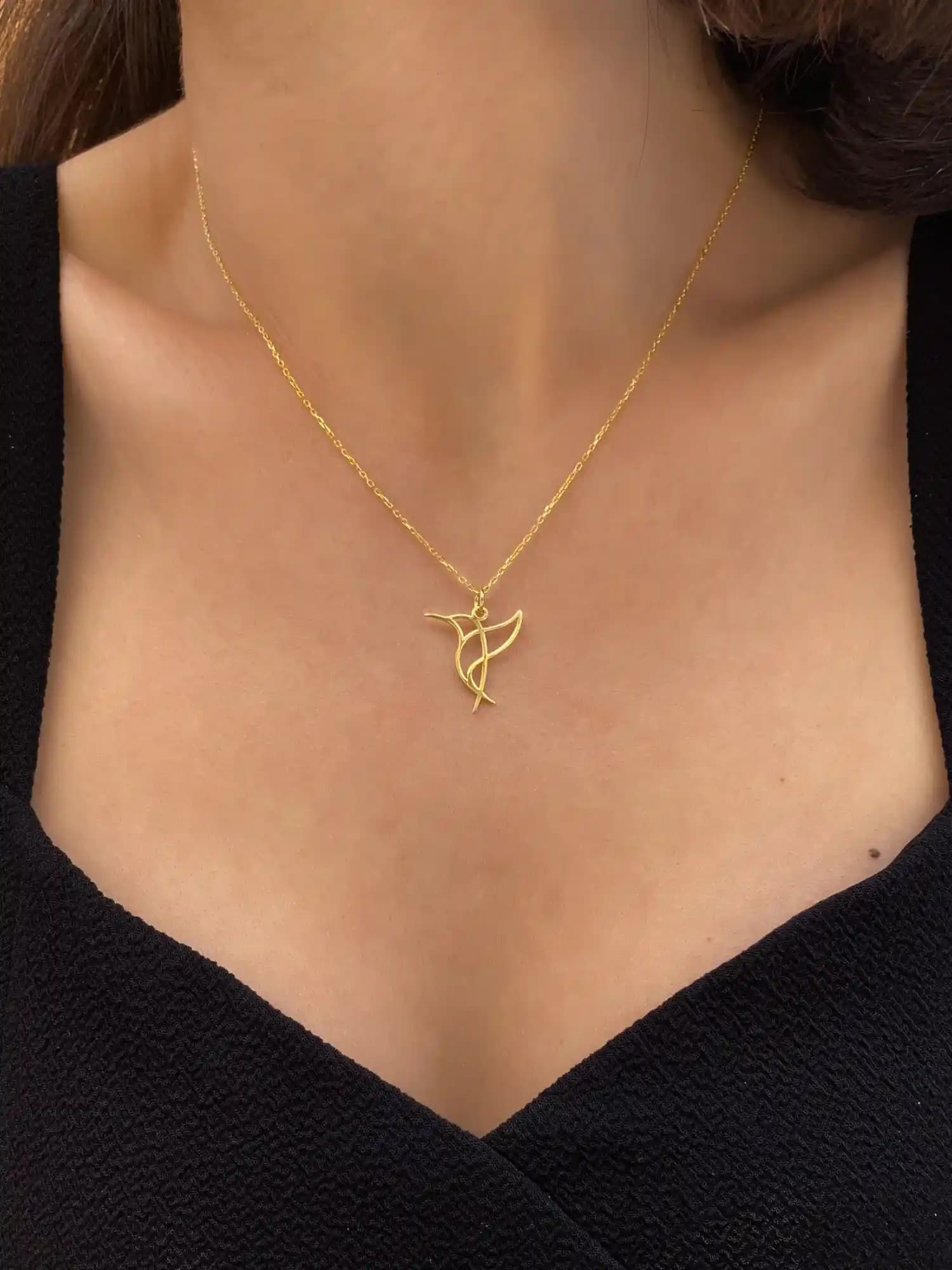 Anlamlı Kolyeler: Duyguları ve Anıları Taşıyan Kişisel Takı Seçenekleri ve Özellikleri