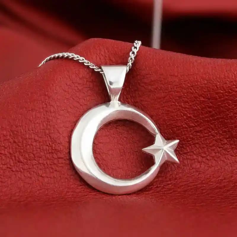 Ay Yıldız Gümüş Kolye: Anlamlı ve Şık Takı Seçenekleri Hakkında Bilgi
