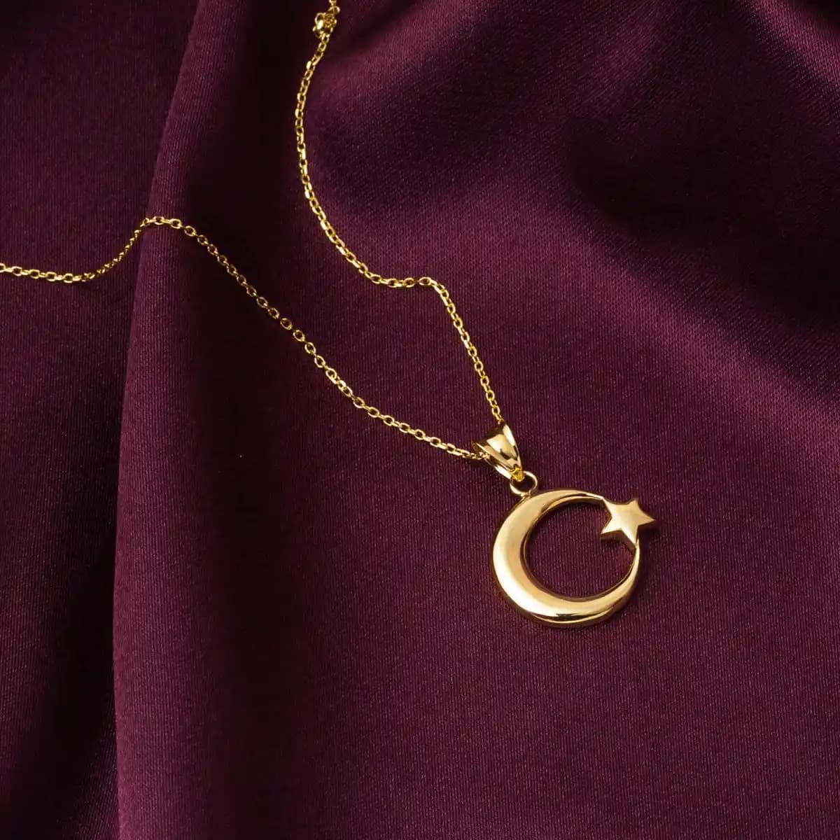 Ay Yıldızlı Kolye: Anlamı, Tasarımı ve Moda Dünyasındaki Yeri Hakkında Kapsamlı Bilgi