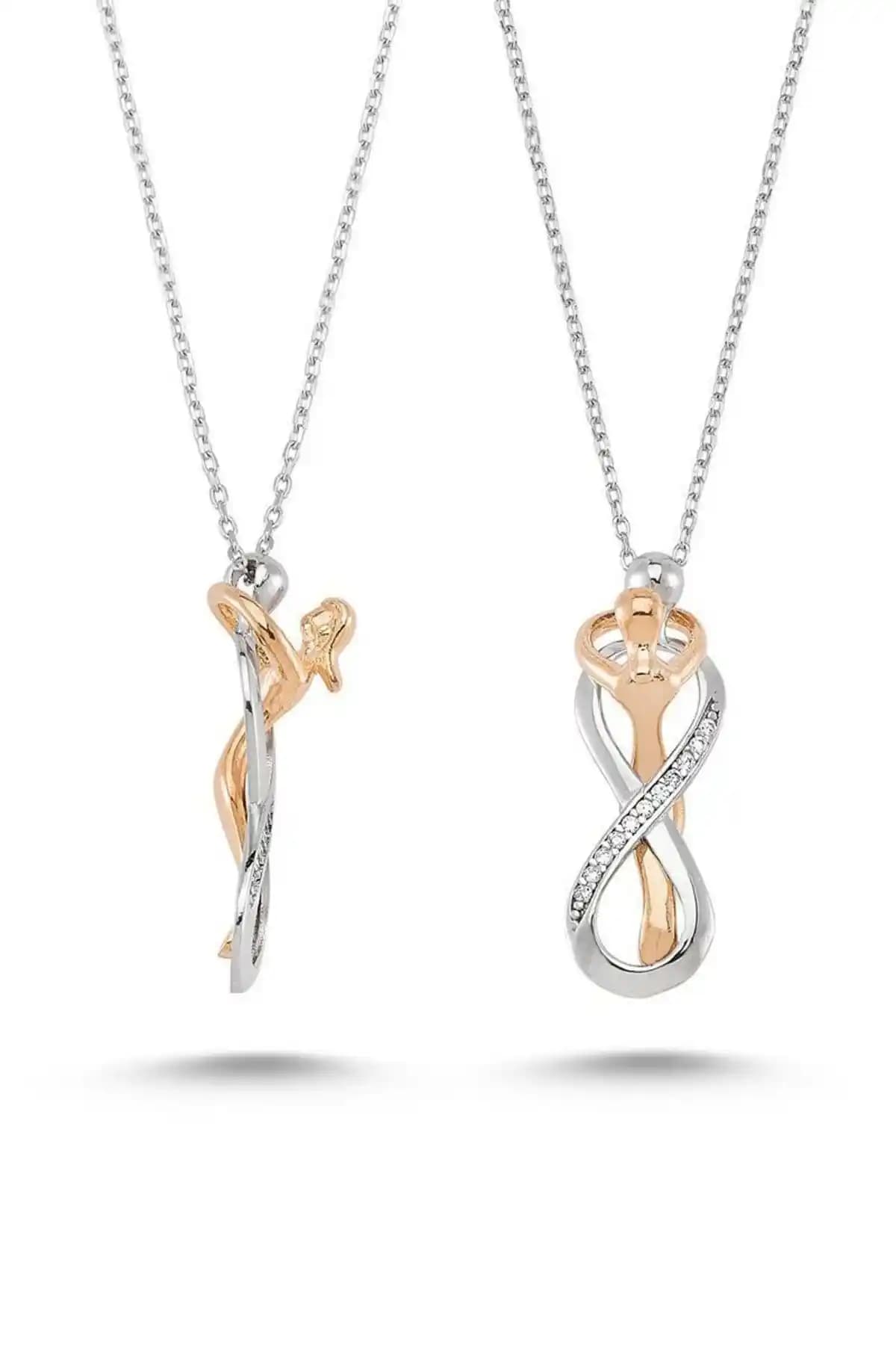 Birbirine Sarılan Kolye: Çanta ve Aksesuar Dünyasında Yenilikçi Detaylar ve Moda Trendleri