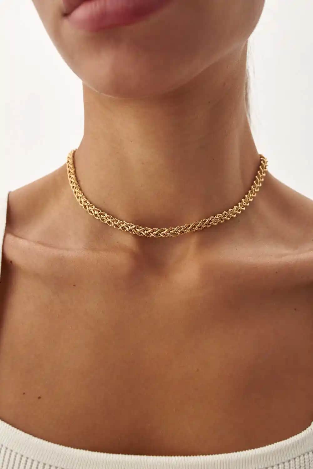 Choker Kolye Nedir ve Moda Dünyasında Nasıl Bir Yere Sahiptir