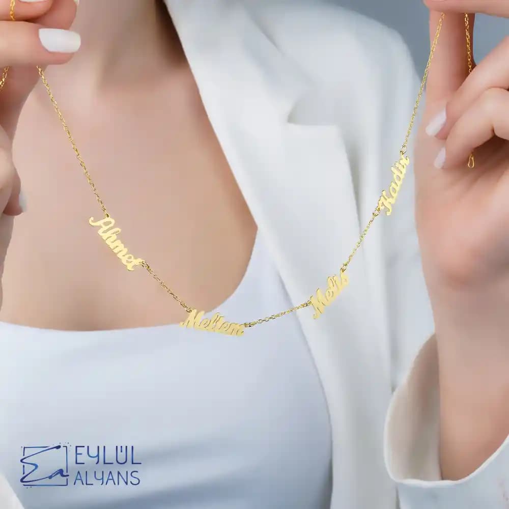 Dört İsimli Aile Kolyesi Nedir? Tasarım Trendleri ve Moda Dünyasındaki Yeri