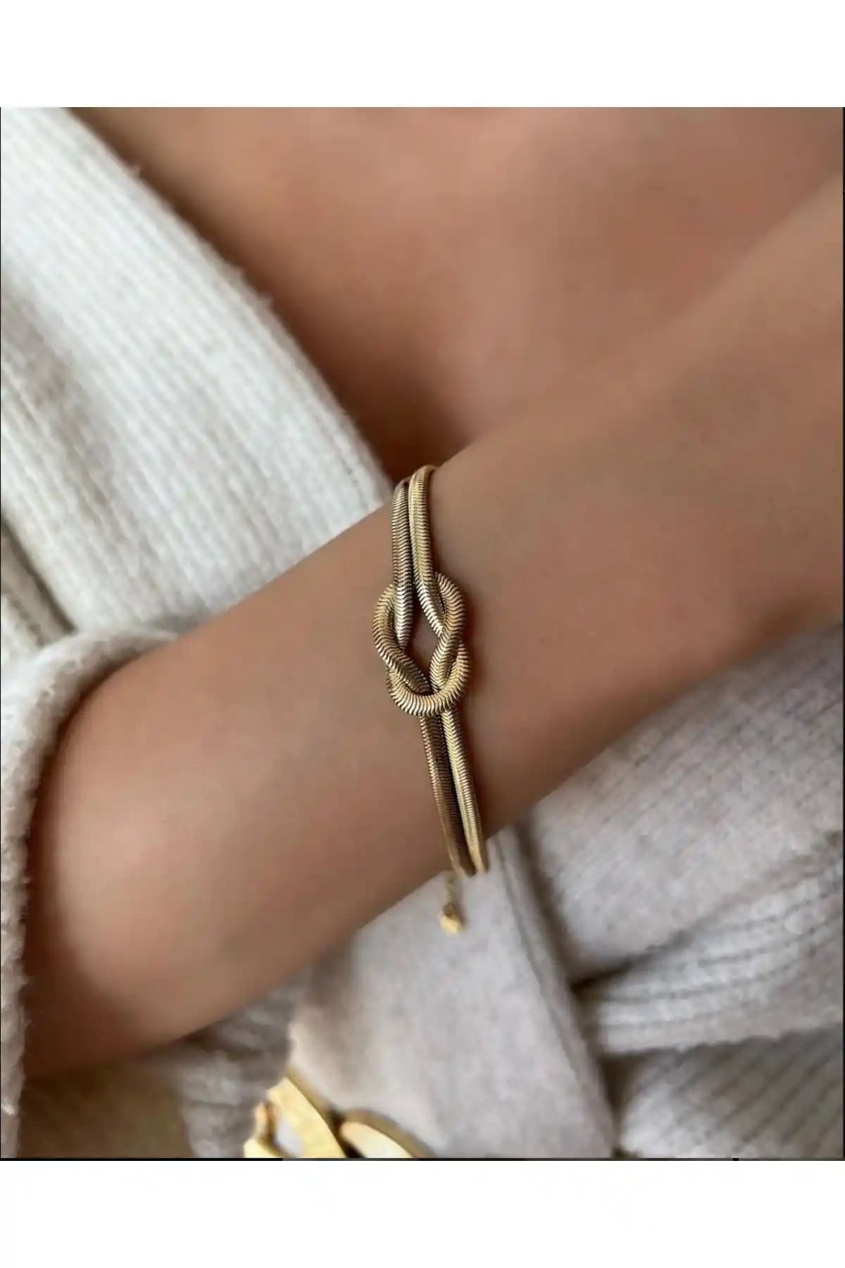 Düğüm Bilekliklerin Anlamı ve Moda Dünyasındaki Yeri