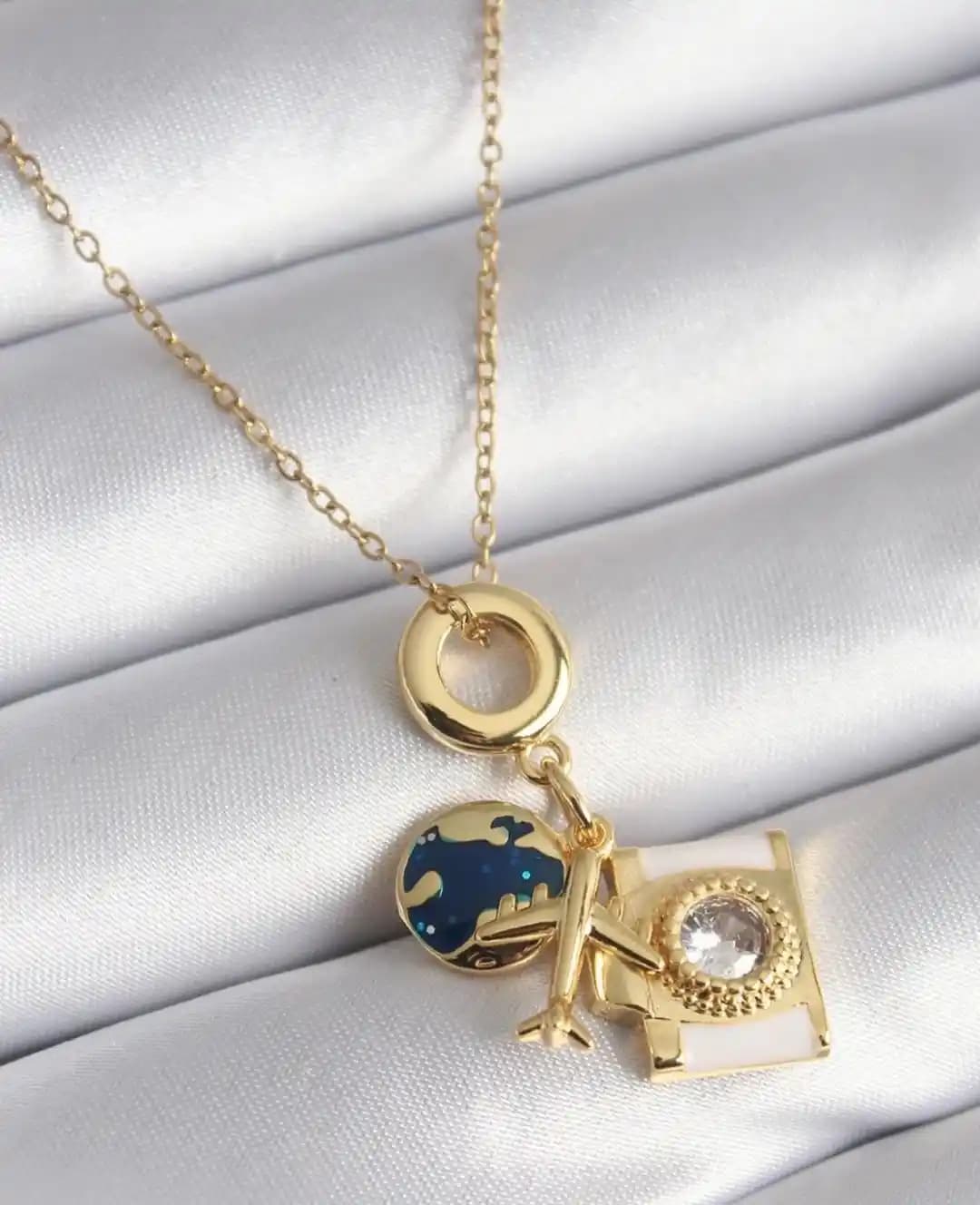 Dünyalı Kolye: Moda ve Anlamı Birleştiren Özgün Aksesuar Seçenekleri