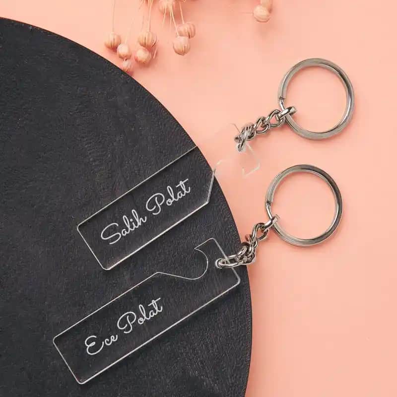 Evli Çift Anahtarlıkları: Sadakat ve Birlik Sembolü Olarak Anlamlı Hediyeler