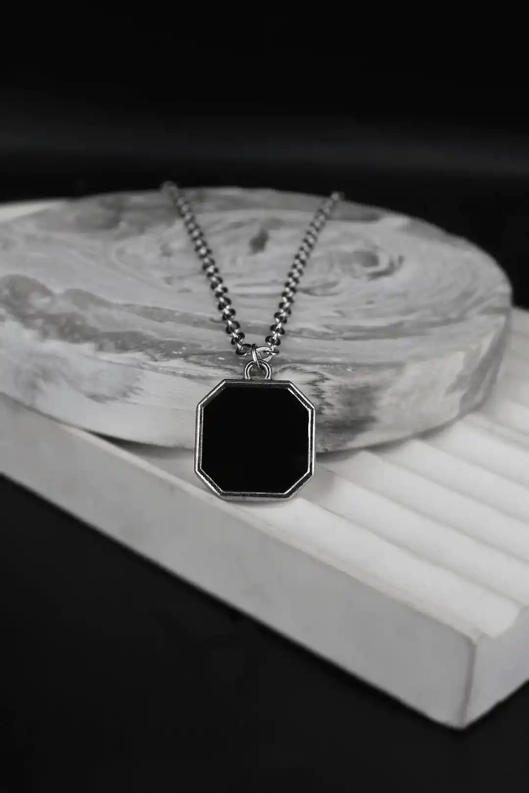 Gizli Kameralı Kolye Nedir ve Güvenlik ile Şıklığı Bir Arada Sunar