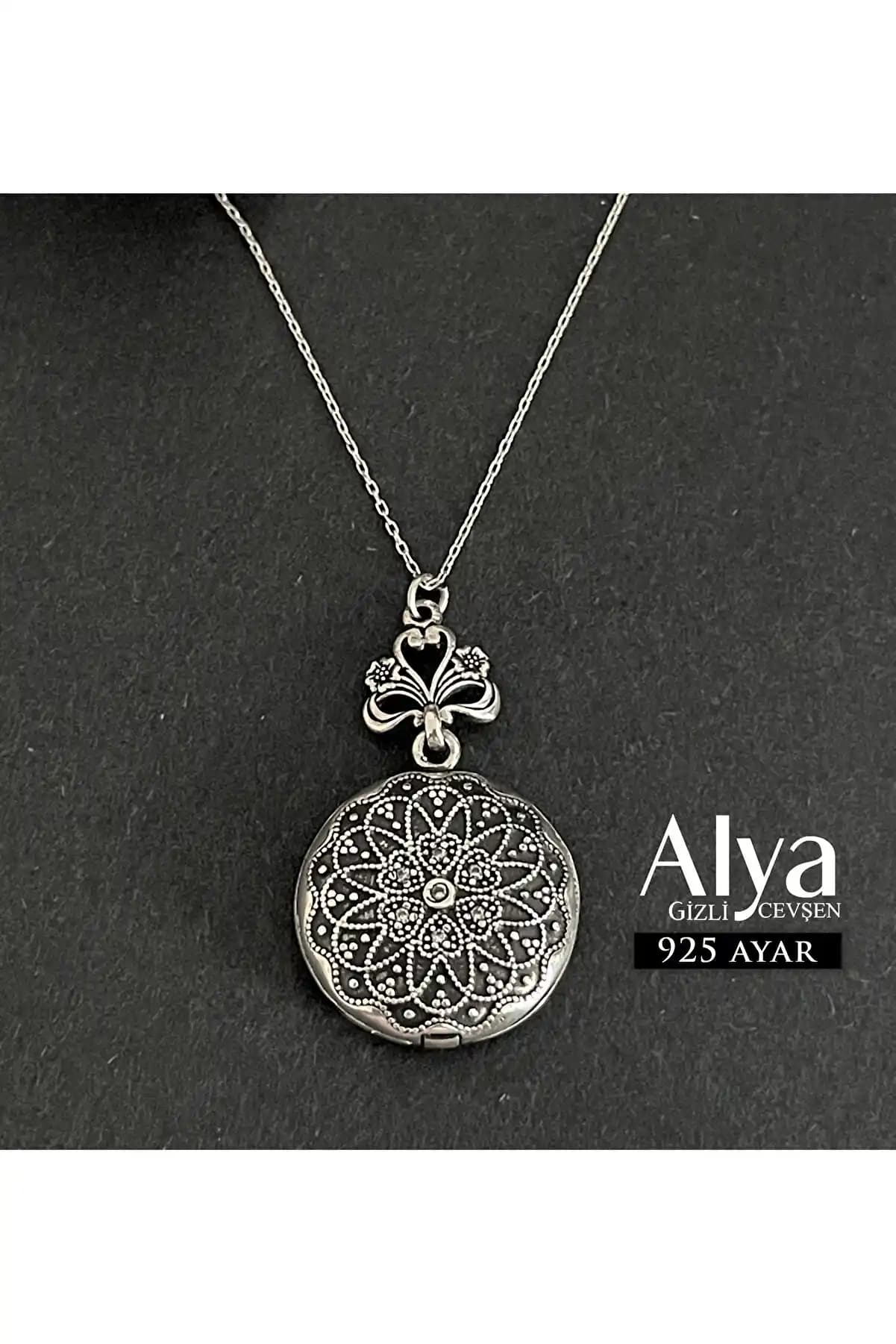 Gizli Kolye ve Çanta Aksesuarlarında Güncel Trendler ve Şıklık Yaratıcı Detaylar