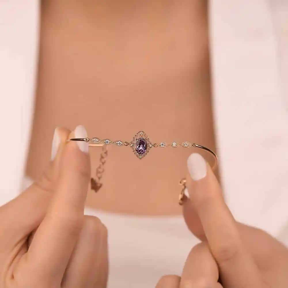 Hediyelik Bileklik Seçenekleri ve Anlamlı Takı Tasarımları Hakkında Bilgiler