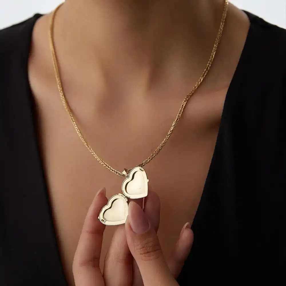 Kapaklı Kalp Kolye: Anlamlı ve Şık Tasarımıyla Sevgi ve Zarafetin Simgesi