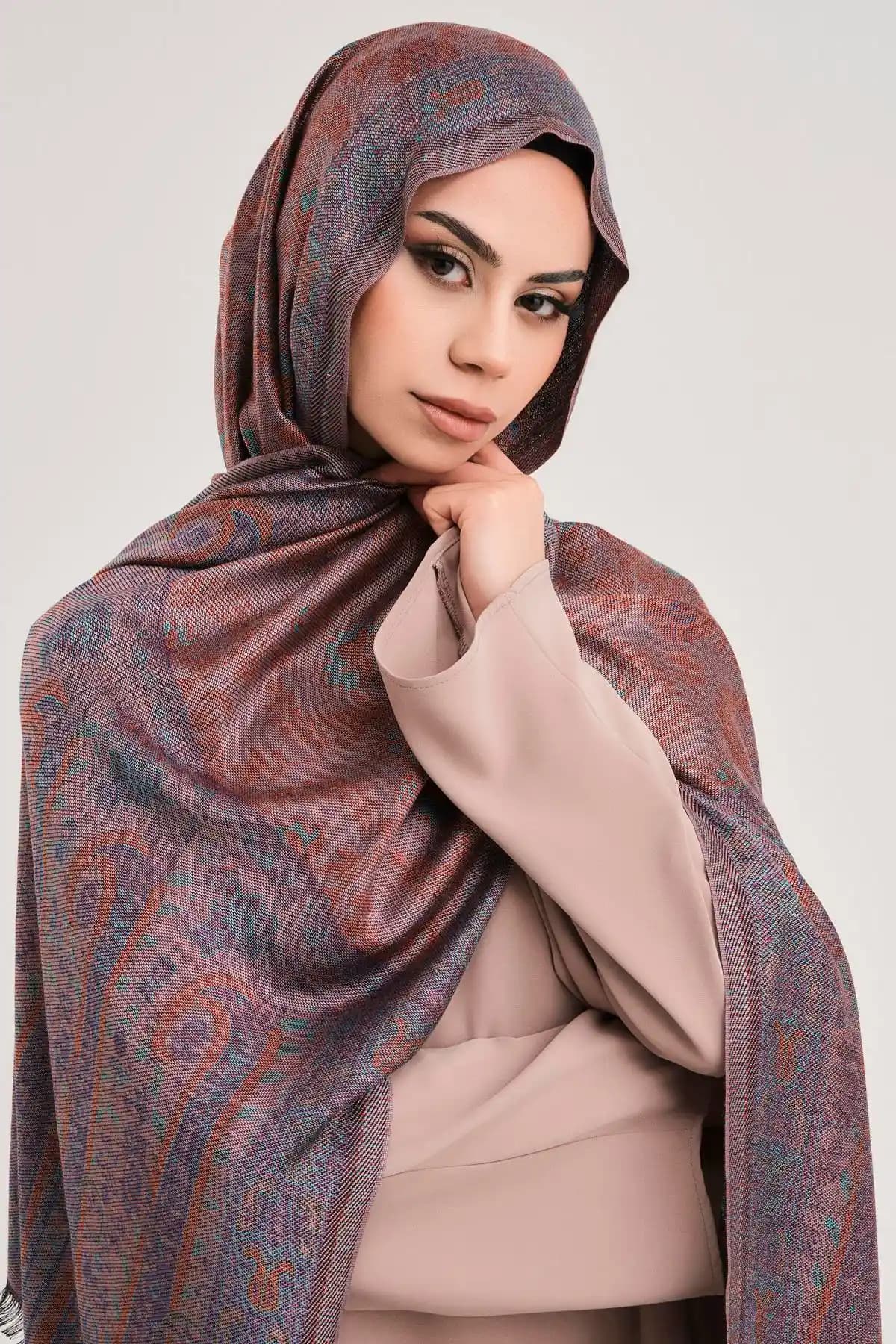 Kaşmir Şal Seçimi ve Modada Trendler: Sıcak ve Şık Görünüm İçin Rehber