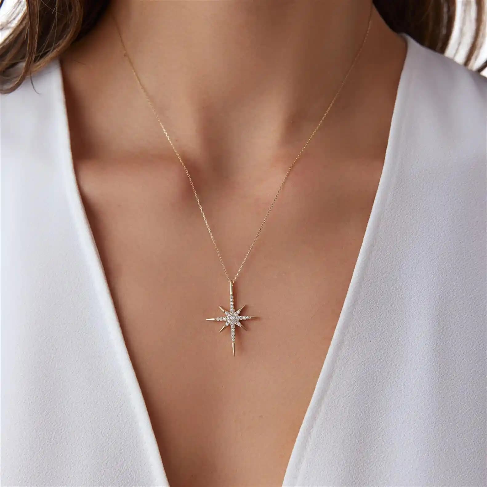 Kuzey Yıldızı Kolye: Anlam ve Estetiği Bir Araya Getiren Takı Seçenekleri