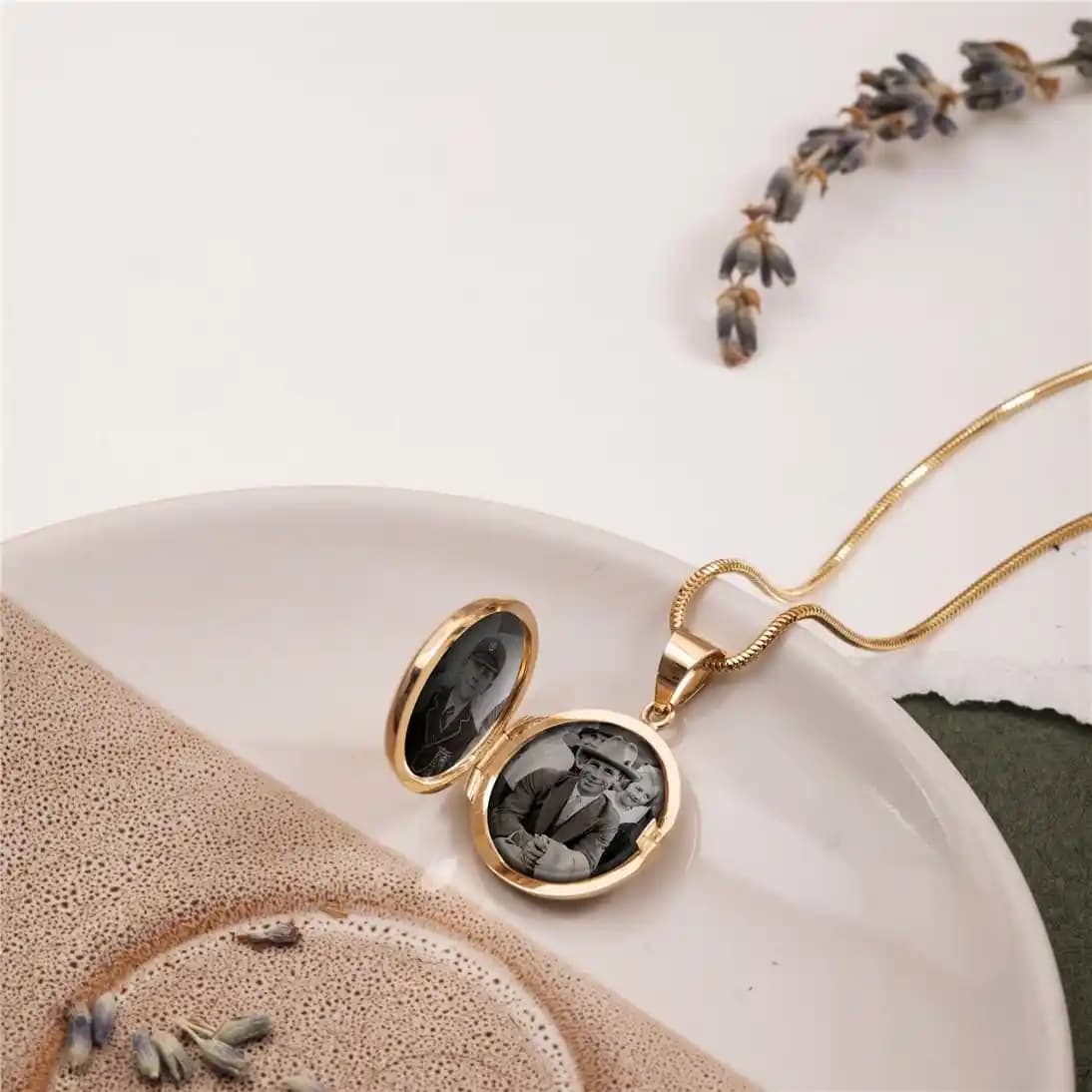 Resimli Madalyon Kolye Nedir ve Neden Popüler Bir Takı Seçeneğidir