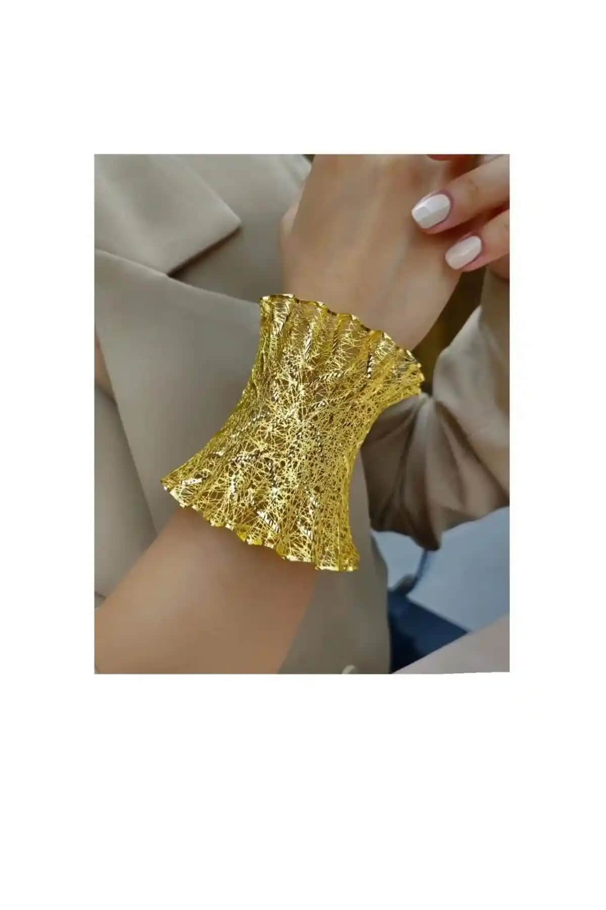 Tül Bilezik Nedir ve Moda Dünyasında Neden Popüler Oluyor