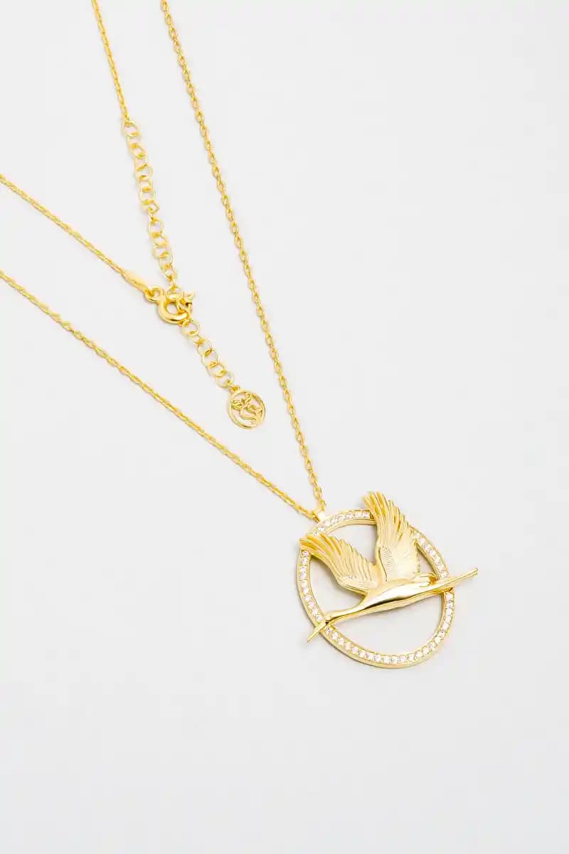 Turna Kuşu Kolyesi: Geleneksel Anlamlar ve Moda Dünyasında Güncel Yeri