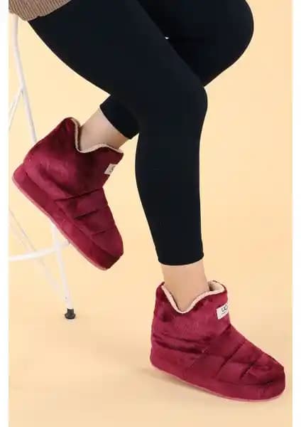 Ayka Trend 002 ile Lurji Panduf Ev İçİ Ayakkabı Karşılaştırması: Malzeme ve Kalıp Özellikleri