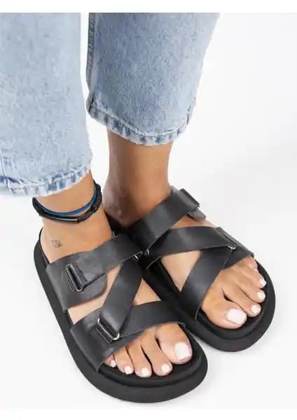 Manijero Tulipan Deri Atkılı Siyah Terlik ile Marjin Günlük Deri Terlik Arasındaki Konfor Farkları