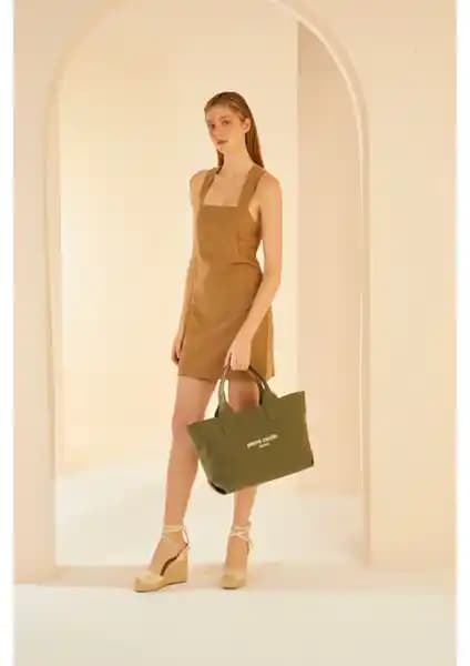 Pierre Cardin Haki Kol Çantası ve Denim Kadın Omuz Çantası Kıyaslaması: Malzeme ve Boyut