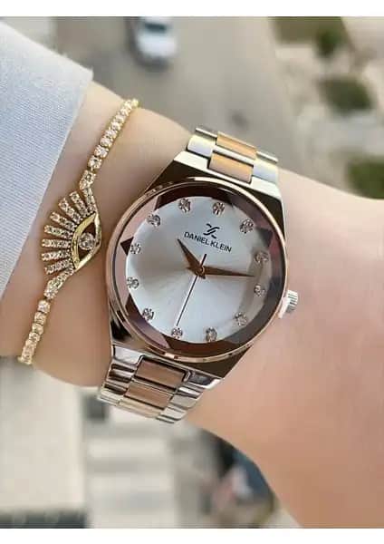 Daniel Klein Kadın Kol Saati ve Bileklik: Şıklık ve Dayanıklılık Sunan Modern Tasarım