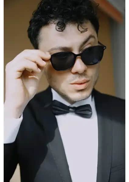 Louis Black Black Erkek Güneş Gözlüğü Modern Tasarım ve Dayanıklılık Sunar