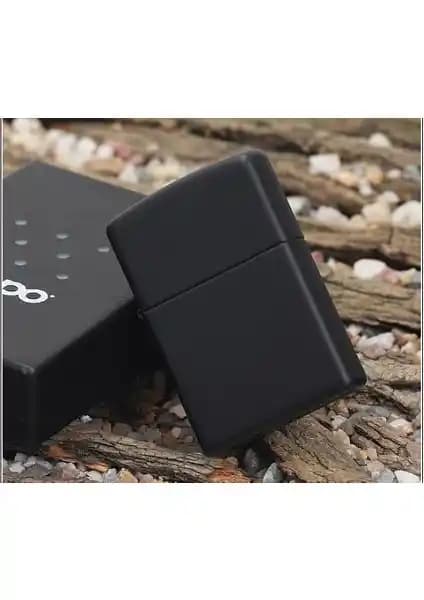 Zippo Black Matte Siyah Çakmak: Şıklık ve Dayanıklılığı Bir Arada Sunan Kaliteli Aksesuar