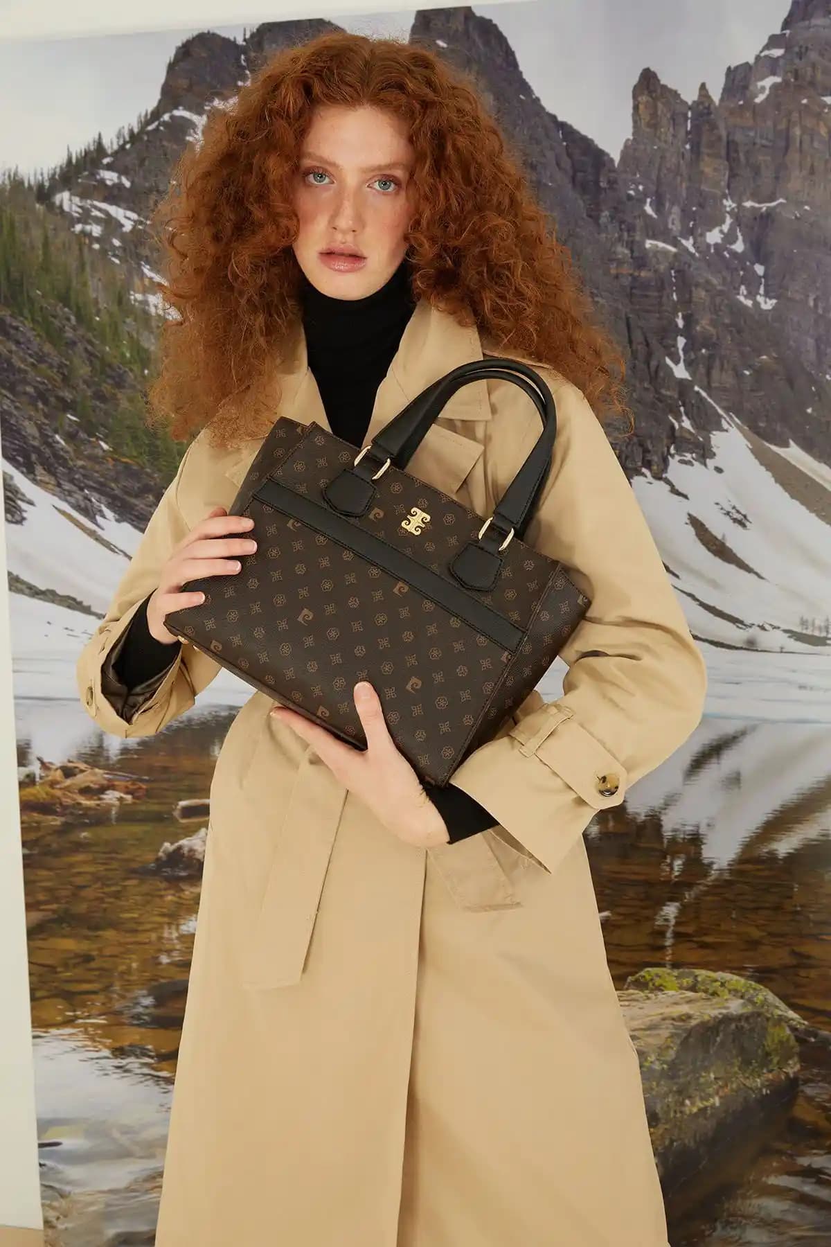 Pierre Cardin Kahve Monogram Kadın Omuz Çantası Özellikleri ve Faydaları