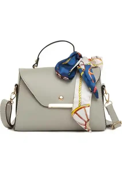 Bagmori Gri Kapaklı Şallı Askılı Çanta: Günlük Şıklık ve Fonksiyonellik Bir Arada