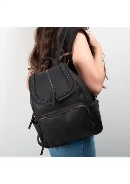 Hakan Çanta Gk20 ve Lucky Bees Desenli Kadın Büyük Boy Sırt Çantası Karşılaştırması