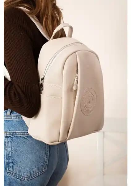 Just Polo Kadınlar İçin 9 Bölmeli Siyah Deri Sırt Çantası Şıklık ve Fonksiyonellik Sunar