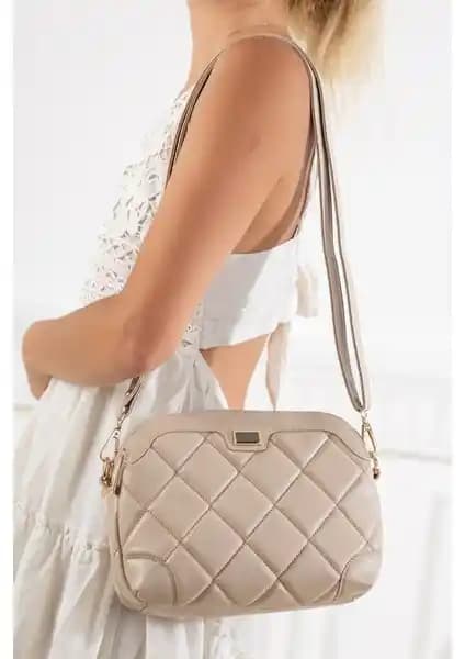 Lifonbag Kadın 3 Gözlü Uzun Çapraz Askılı Kapitone Vegan Deri Çanta Özellikleri ve Kullanım Avantajları