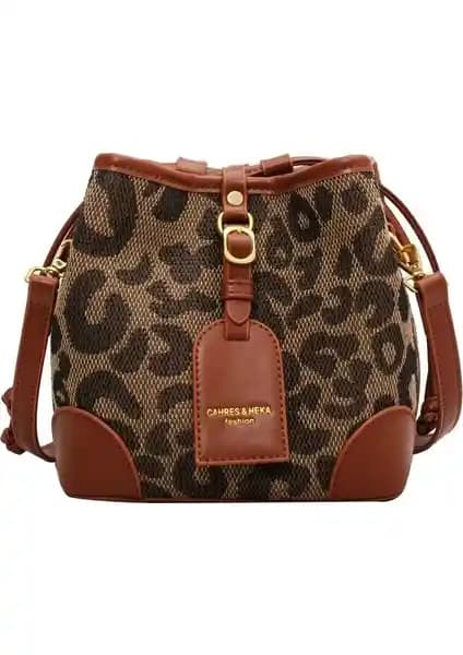 Love Home Retro Tek Omuzlu Kova Çanta Koyu Kırmızı ve Leopar Deseni ile Şıklık Sağlar